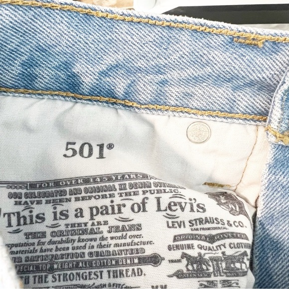 LEVI’S 501 BUTTON FLY CUT OFF LIGHT DENIM JEAN SHORTS WOMENS SZ 25 - Picture 3 of 6